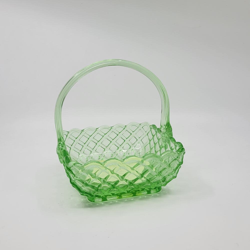 Vintage L.E. Smith Green Glass Basket Trellis Diamond Lattice Pattern